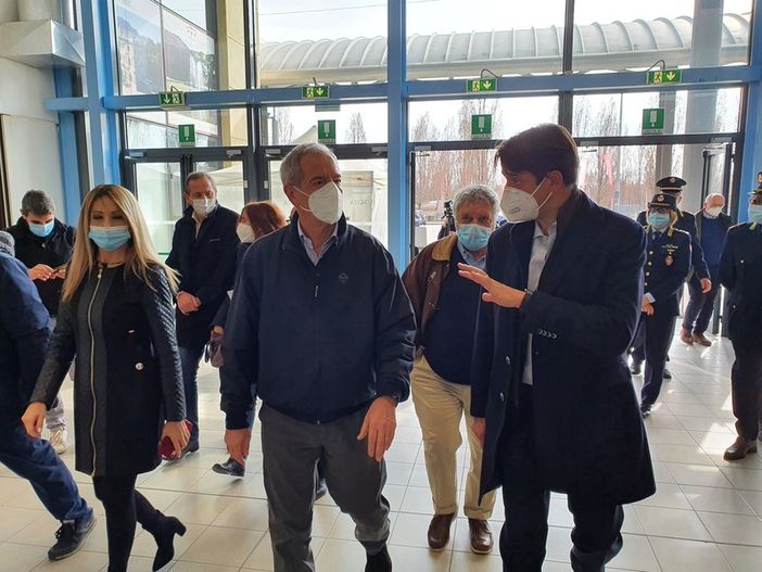 Bertolaso a MalpensaFiere: «Qui vaccineremo cinquemila persone al giorno»