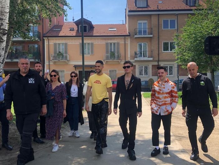 VIDEO E FOTO. Bagno di folla per Mahmood e Blanco a Torino per l'Eurovision VIDEO E FOTO. Bagno di folla per Mahmood e Blanco a Torino per l'Eurovision