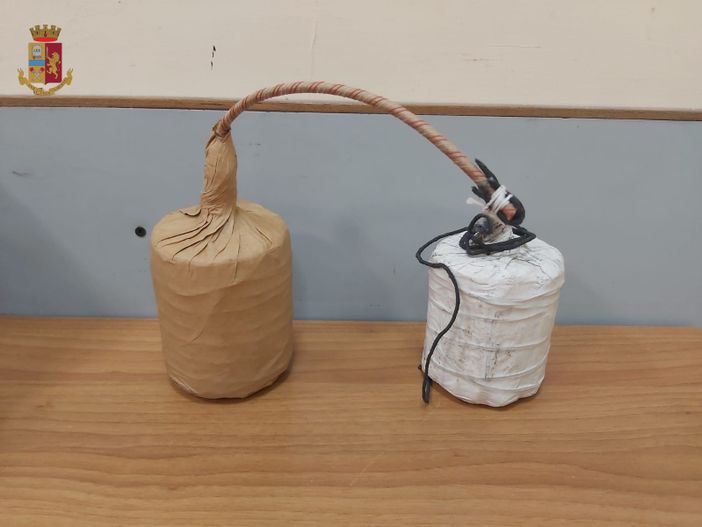 Cinisello Balsamo: bomba carta esplode all’esterno di una gelateria