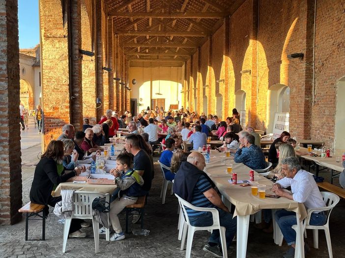 Pieve del Cairo: grande successo per la Pizzata Benefica in piazza Corte Grande, le immagini Pieve del Cairo: grande successo per la Pizzata Benefica in piazza Corte Grande, le immagini