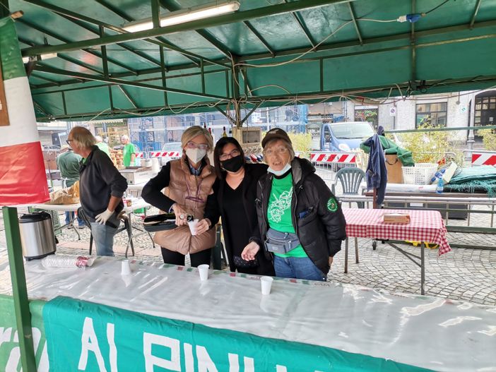 Trecate ‘celebra’ gli Alpini e i 40 anni della Croce Rossa Trecate ‘celebra’ gli Alpini e i 40 anni della Croce Rossa