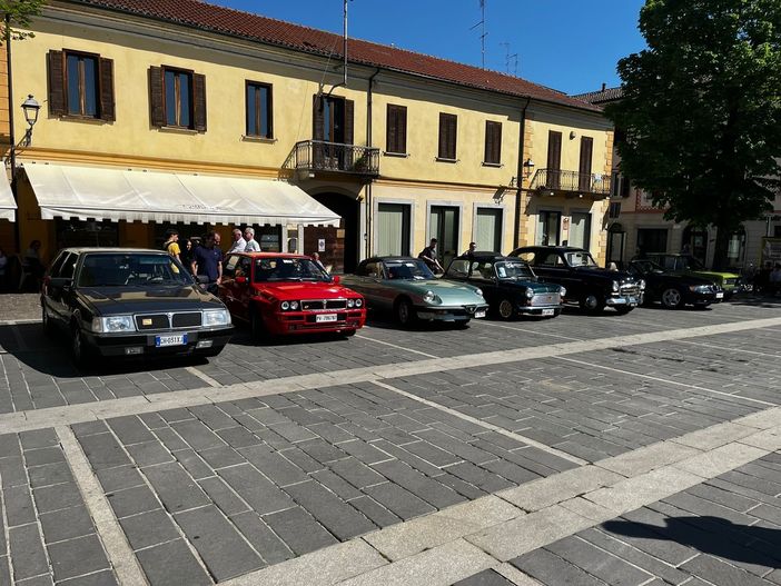 Mede: le immagini di "Lomellina Classic", esposizione auto d'epoca a scopo benefico Mede: le immagini di "Lomellina Classic", esposizione auto d'epoca a scopo benefico