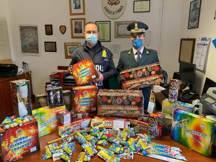 Como, maxi sequestro di fuochi d’artificio da parte della Gdf