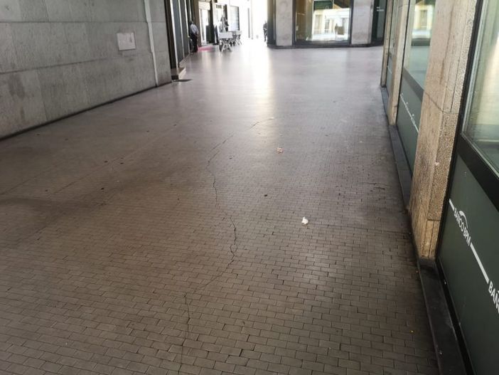 Urla nel cuore della notte nel centro di Magenta: intervengono Carabinieri e ambulanza