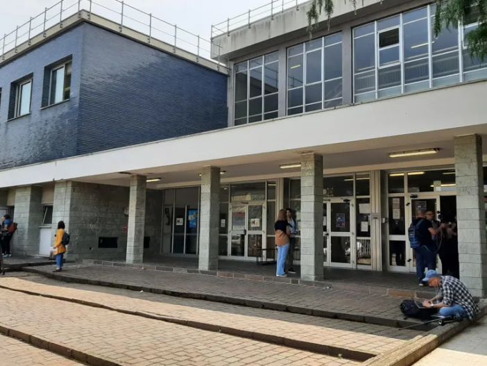 Abbiategrasso, il "Corriere": studente aggressore dell’Itis espulso e bocciato. La protesta dell’avvocato difensore Abbiategrasso, il "Corriere": studente aggressore dell’Itis espulso e bocciato. La protesta dell’avvocato difensore