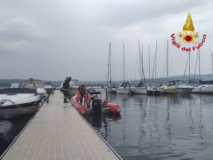 TRAGEDIA SUL LAGO MAGGIORE. Barca si ribalta: quattro vittime. Sono tre turisti e la moglie del comandante TRAGEDIA SUL LAGO MAGGIORE. Barca si ribalta: quattro vittime. Sono tre turisti e la moglie del comandante