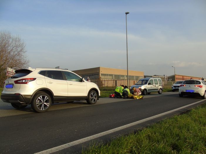 Robecco sul Naviglio: ragazzo in bicicletta da corsa urtato da un’auto sulla SS526, codice giallo al Fornaroli Robecco sul Naviglio: ragazzo in bicicletta da corsa urtato da un’auto sulla SS526, codice giallo al Fornaroli