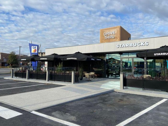 In Italia a Erbusco, all’interno di una stazione Q8, il primo Starbucks Drive Thru