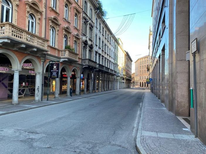 Oggi zona arancione, domani e dopo di nuovo rossa. Le regole di cosa si può fare e cosa no Oggi zona arancione, domani e dopo di nuovo rossa. Le regole di cosa si può fare e cosa no