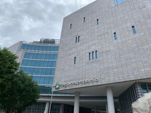 Lombardia verso la zona arancione dal 12 aprile: i numeri scendono, a parte quelli delle terapie intensive Lombardia verso la zona arancione dal 12 aprile: i numeri scendono, a parte quelli delle terapie intensive