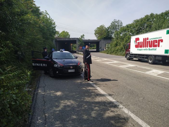 Oltrepò: botte alla fidanzata, scappa in auto e si schianta. Grave quarantenne vogherese Oltrepò: botte alla fidanzata, scappa in auto e si schianta. Grave quarantenne vogherese