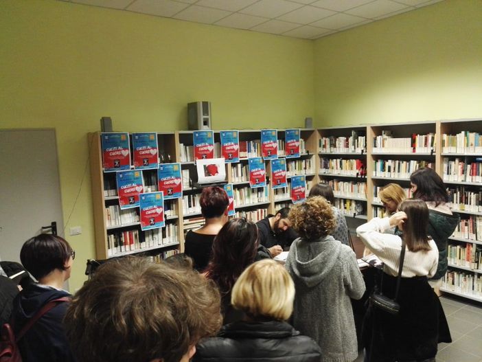 Gambolò, presentazione da record. Più di 70 persone in biblioteca per il libro di Francesco Cannadoro Gambolò, presentazione da record. Più di 70 persone in biblioteca per il libro di Francesco Cannadoro