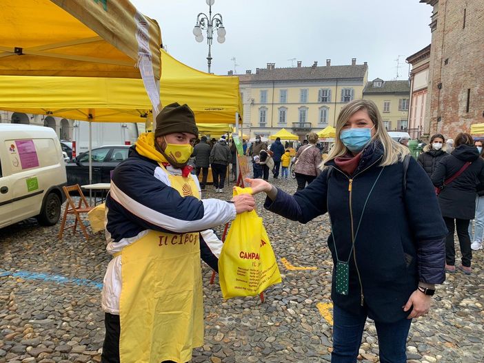 Spesa sospesa, oltre un quintale e mezzo di cibo raccolto al mercato di Campagna Amica a Voghera