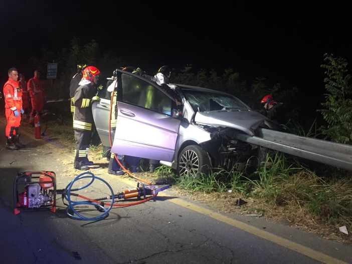 Mezzana Bigli: giovane 26enne muore nell'auto trafitta dal guardrail