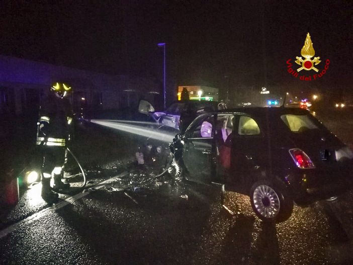 Mezzanino: scontro tra auto nella notte, gravemente ferite tre persone Mezzanino: scontro tra auto nella notte, gravemente ferite tre persone
