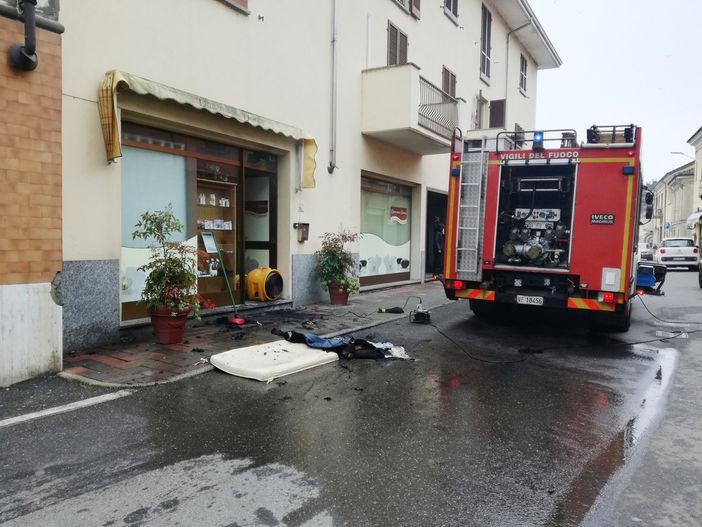 Pieve del Cairo: le immagini del rogo al centro estetico