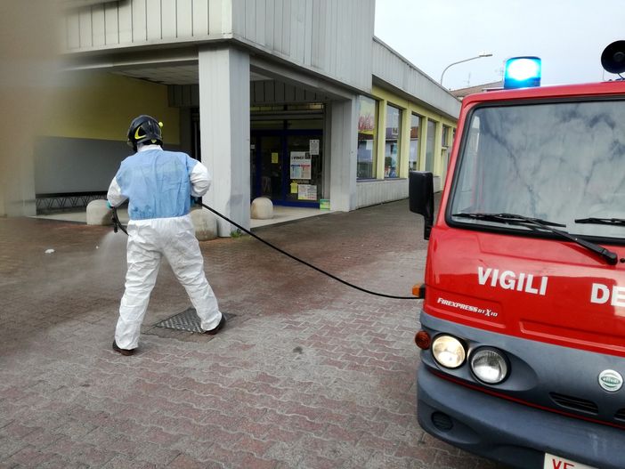 Mede: i Vigili del fuoco impegnati nella sanificazione del paese