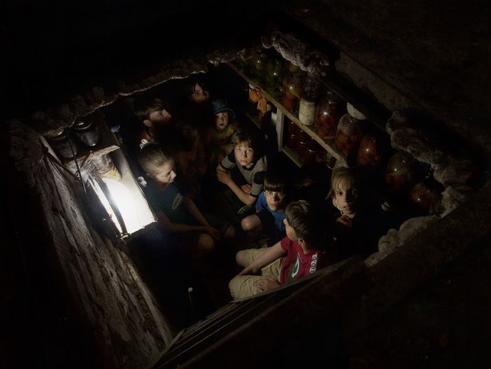 L’opera di Andy Rocchelli in una mostra diffusa: Scatti esposti in tredici realtà pavesi