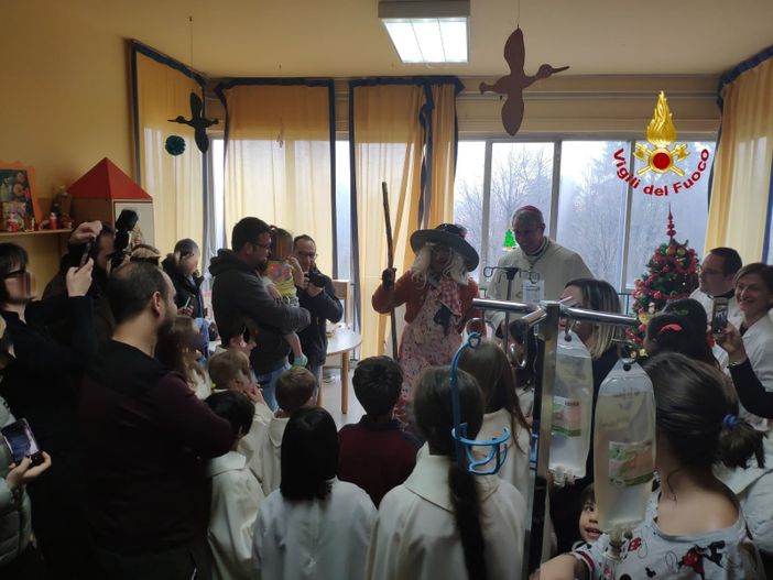 Il video della Befana dei bambini nel reparto di oncoematologia del San Matteo di Pavia Il video della Befana dei bambini nel reparto di oncoematologia del San Matteo di Pavia