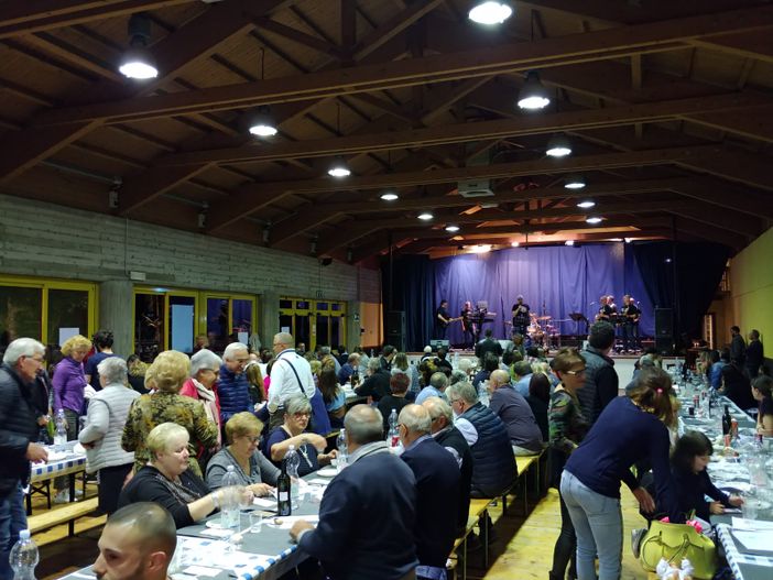 Garlasco, notevoli consensi e partecipazione per l’ottava sagra del “Pursé Negar”. Registrato il tutto esaurito per le due sere al bocciodromo