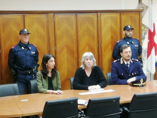 La conferenza stampa di stasera in Procura a Varese: al centro il procuratore capo Daniela Borgonovo accanto al pm Giulia Grillo e al capo della squadra mobile Maurizio Greco