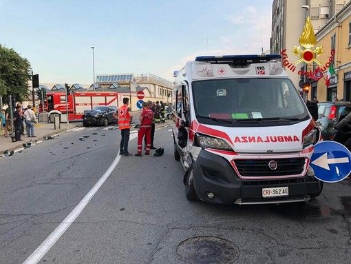 Novara: ambulanza si schianta contro un'auto