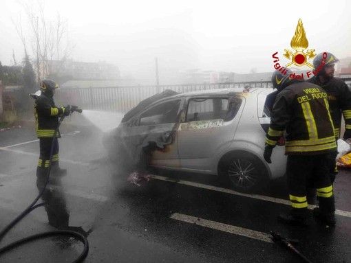 A Trecate va a fuoco un’auto a gpl
