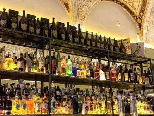 Coronavirus, via libera alla riapertura dei bar dopo le 18, ma solo con servizio al tavolo Coronavirus, via libera alla riapertura dei bar dopo le 18, ma solo con servizio al tavolo