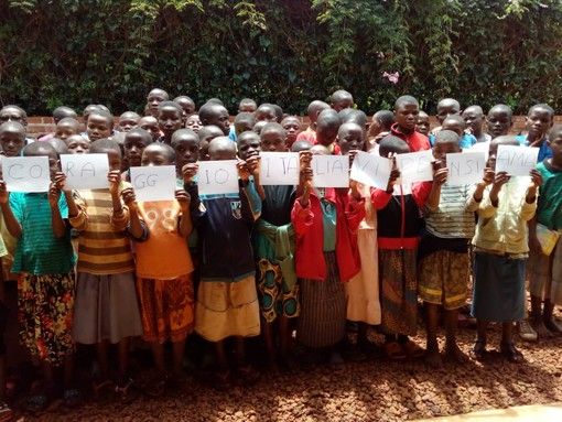 VIDEO. I bambini del Burundi recitano l'Ave Maria per noi: «Coraggio Italia vi pensiamo». Un gesto grandioso che commuove