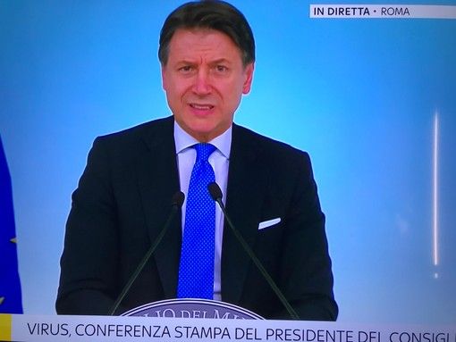 Coronavirus, chiusa l'Italia dopo la Lombardia: estese a tutto il Paese le misure per contenere il contagio. Conte: «Tempo non ce n'è, restiamo a casa» (VIDEO)