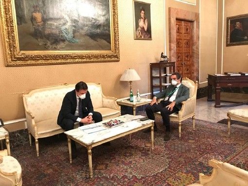 Sostegno alle famiglie per asili e scuole, alle imprese e trasporto pubblico: Fontana consegna a Conte il “patto per lo sviluppo” della fase 2 in Lombardia