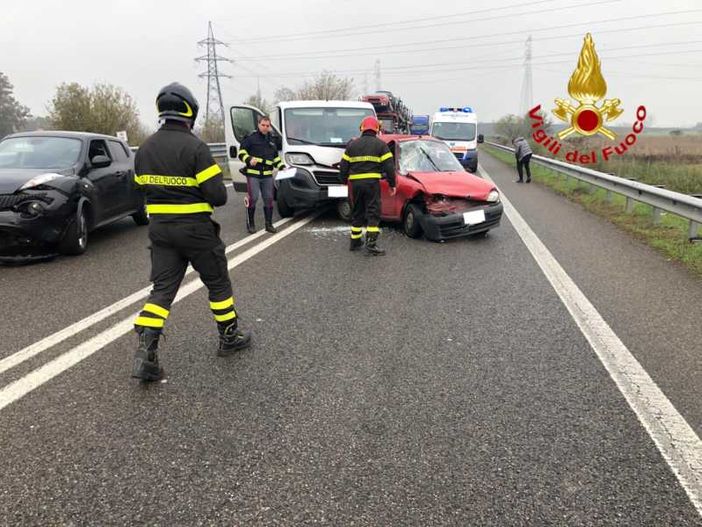 Scontro sulla Boffalora Malpensa, tra Magenta e Marcallo: due feriti, strada chiusa Scontro sulla Boffalora Malpensa, tra Magenta e Marcallo: due feriti, strada chiusa