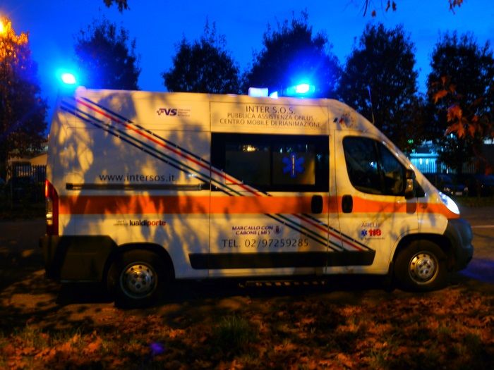 Corbetta: scontro auto furgone all’incrocio semaforico Corbetta: scontro auto furgone all’incrocio semaforico