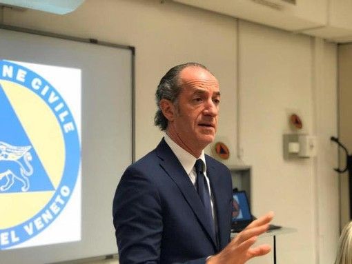 Zaia: «Un tavolo ogni 4 metri? Se lo mettano a casa loro. Non si dice il 17 sera cosa succede il 18. Se il virus perde forza vuol dire che è artificiale»