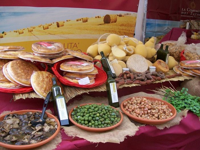 Vigevano, dopo la pausa estiva torna il "Mercatino dei sapori" Vigevano, dopo la pausa estiva torna il "Mercatino dei sapori"