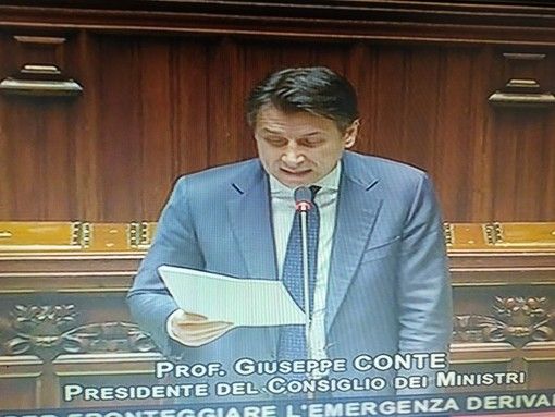 Coronavirus, Conte in Parlamento: &quot;Lavoriamo per garantire ulteriore accesso alla liquidità, stanziamenti per altri 25 miliardi&quot;