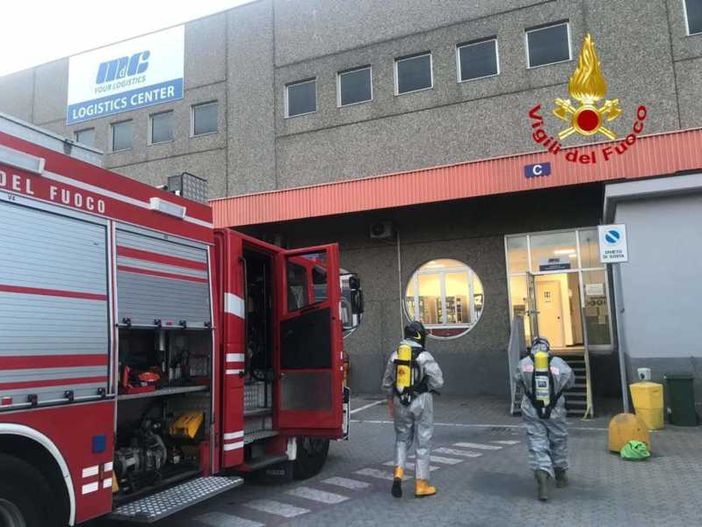 Abbiategrasso, sversamento di sostanza tossica nociva in una ditta: nucleo NBCR al lavoro