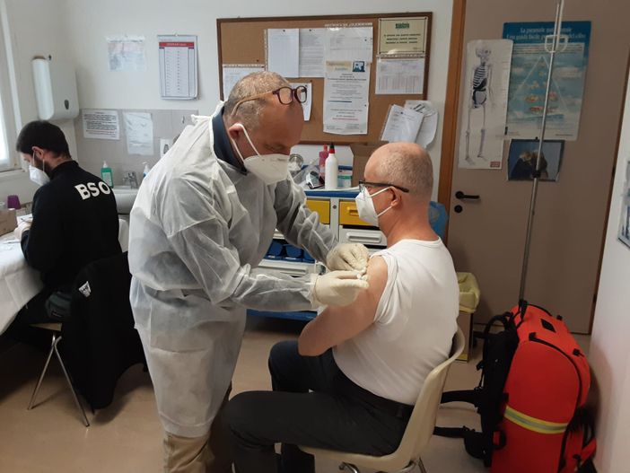 Alto Milanese, gruppo Sodalitas casa famiglia di Busto Garolfo: iniziata la campagna vaccinale. Adesioni tra i residenti del 95% e del 90% tra gli operatori Alto Milanese, gruppo Sodalitas casa famiglia di Busto Garolfo: iniziata la campagna vaccinale. Adesioni tra i residenti del 95% e del 90% tra gli operatori
