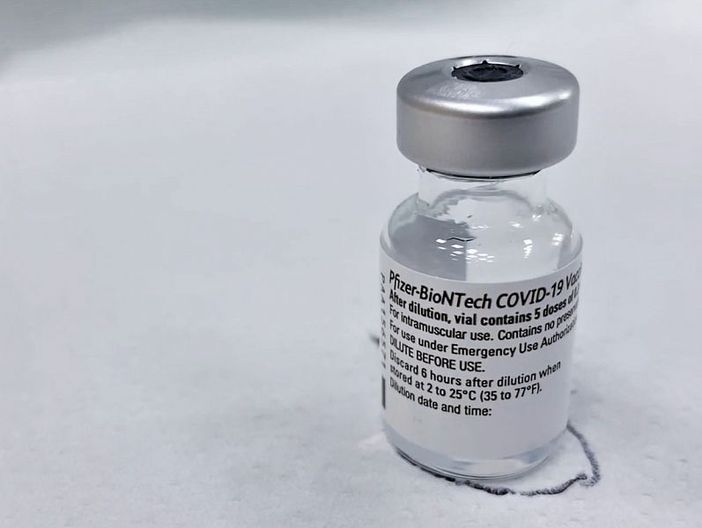 Via libera al vaccino Pfizer per gli adolescenti