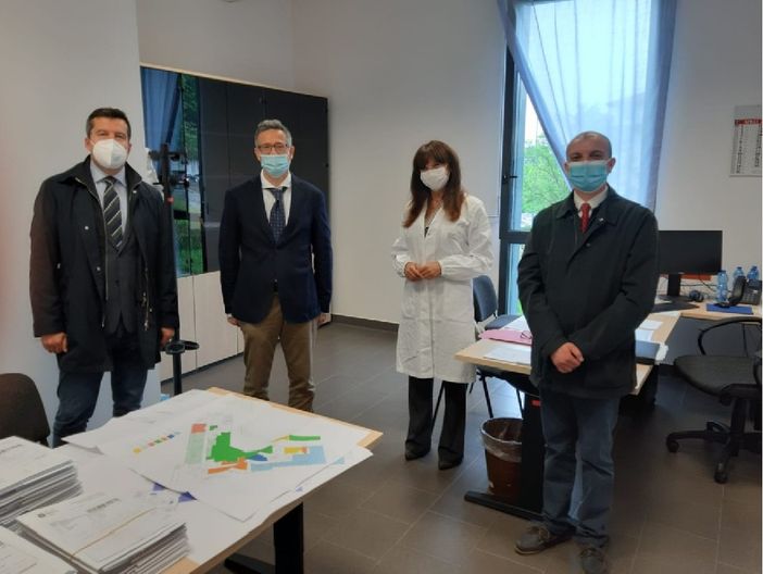 Il Commissario Straordinario di ASST Pavia, Dott. Marco Paternoster, con il Direttore Medico di Presidio Dott.ssa Il Commissario Straordinario di ASST Pavia, Dott. Marco Paternoster, con il Direttore Medico di Presidio Dott.ssa