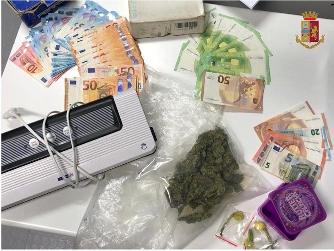 Pavese: &quot;market&quot; della droga nel garage di casa, arrestato un 43enne