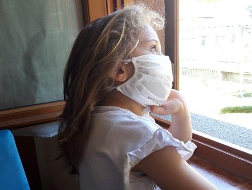 LA GUIDA. Aperture e spostamenti in Lombardia dal 4 maggio: bambini sotto i 6 anni senza obbligo di mascherine, una persona per famiglia nei negozi