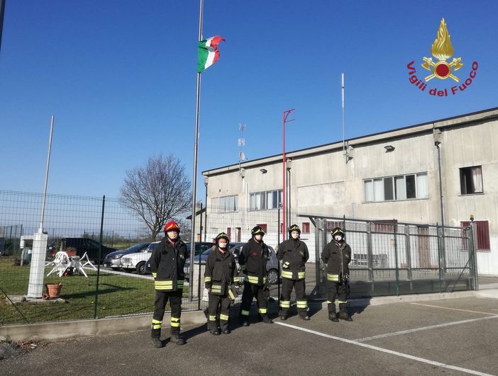 Saluto Vigili del Fuoco Volontari di Mede alle vittime del Coronavirus