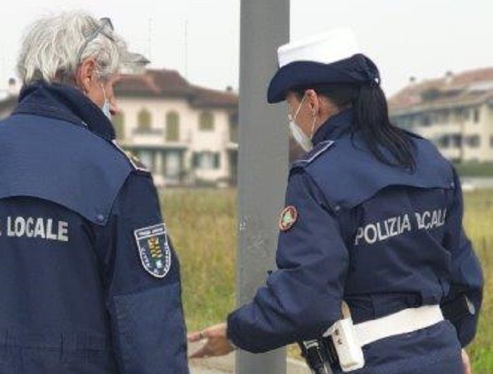 Magenta, diciottenne morto in via Espinasse: continuano le indagini della Polizia locale per arrivare alla verità Magenta, diciottenne morto in via Espinasse: continuano le indagini della Polizia locale per arrivare alla verità