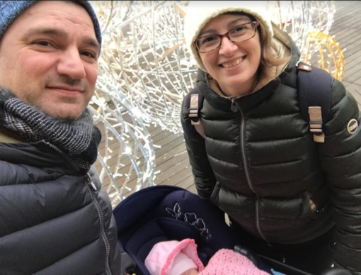 Paola Locarni con il marito e la figlioletta