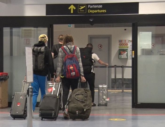 Variante inglese del Covid, gli italiani bloccati possono rientrare