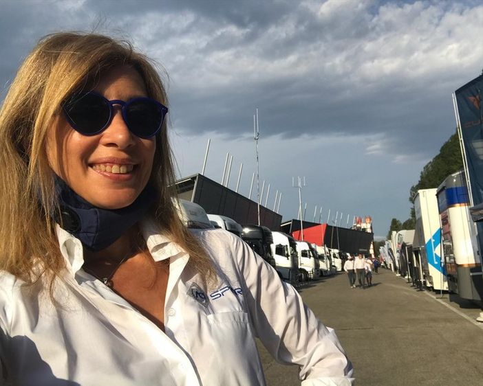 Varese piange Fiammetta La Guidara, lutto nel mondo dei motori e del giornalismo italiano Varese piange Fiammetta La Guidara, lutto nel mondo dei motori e del giornalismo italiano