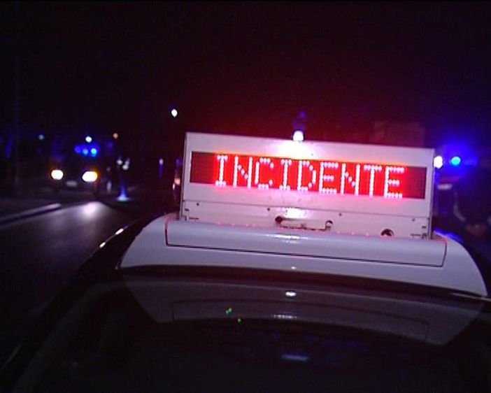 Incidente nella notte in Autolaghi: in ospedale un giovane di 24 anni