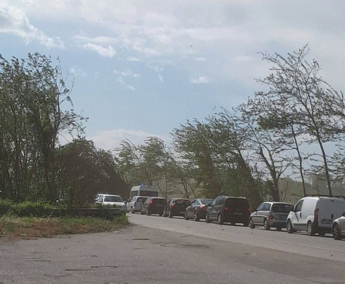 Boffalora Ticino: spari dall’auto per festeggiare il matrimonio, lunghe code sulla ex statale 11