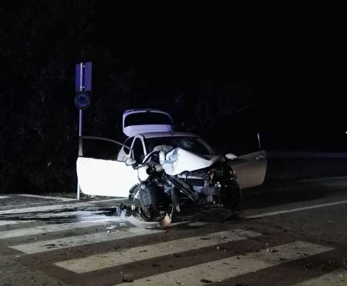 Abbiategrasso: colpo di sonno alla guida, ragazza di Novara si schianta contro il muro dell’ospedale
